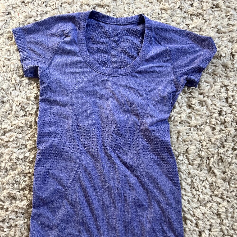 Lululemon run swiftly tech t shirt purple size 4 EUC
